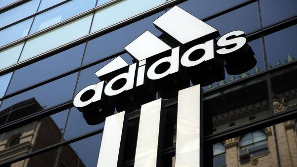 МИД Литвы возмущен надписям USSR на одежде Adidas