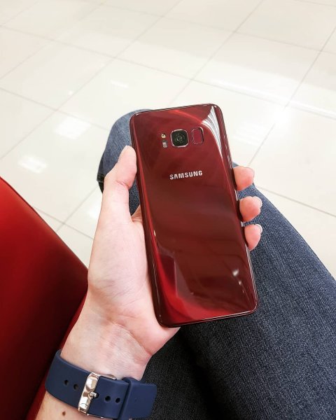 Вскоре на рынке появится Samsung Galaxy S9 в цвете Burgundy Red