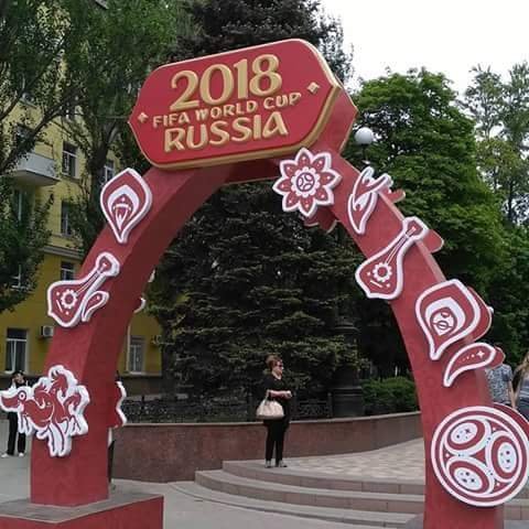 Ростовчане высмеяли «совковые» декорации к ЧМ-2018 в центральном сквере