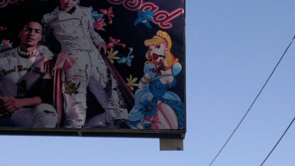 «И смех, и грех»: Жителей Смоленска возмутил рекламный БДСМ-плакат