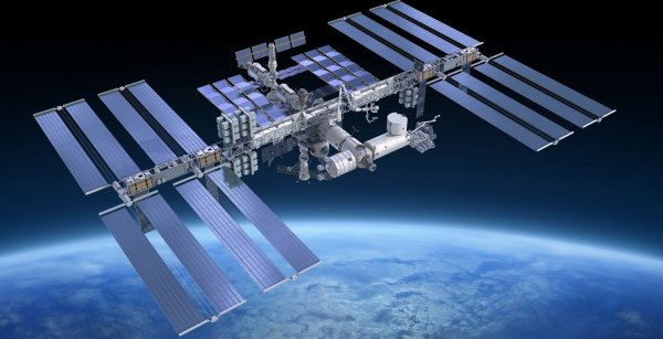 Уфологи: Корабль НЛО подлетел к МКС на расстояние «вытянутой руки»