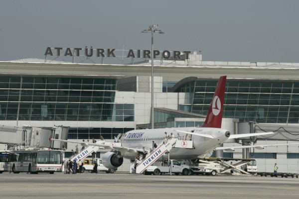 На видео попало столкновение двух самолетов в Стамбуле