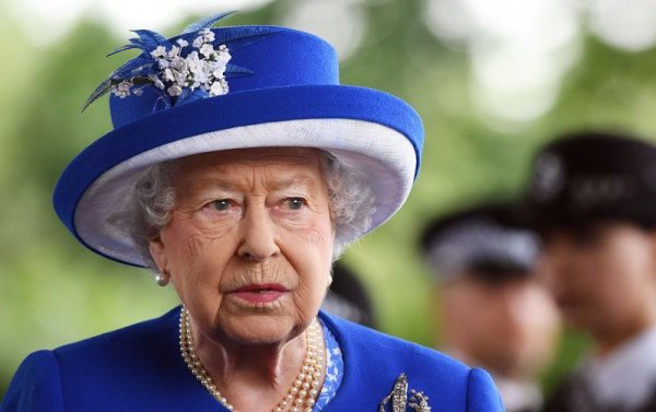 Королева Елизавета II озвучила единственный запрет на свадьбе принца Гарри и Меган Маркл