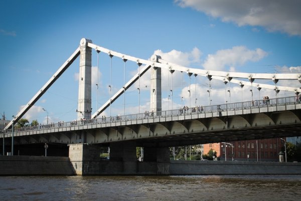 Киев: Крымский мост не выдержит движение автомобилей и развалится