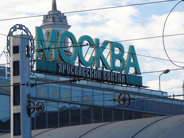 Губернатор Московской области накормил пассажиров электрички Москва – Александров