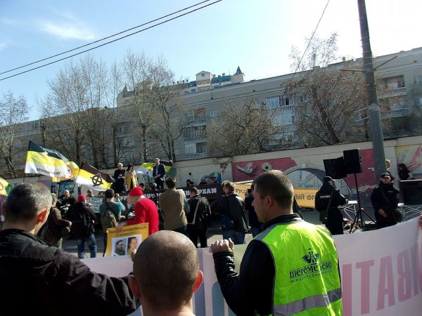 В Москве нападавших на митингующих казаки выпороли нагайками