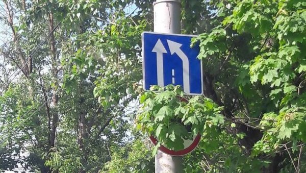 В Брянске водители столкнулись с дорожным знаком-головоломкой