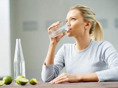 Зачем пить много воды: ученые дали ответ