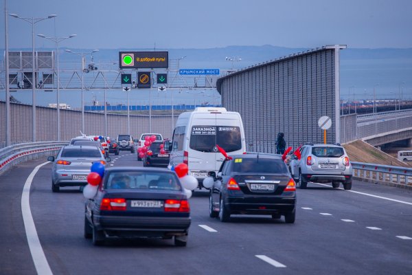 Рейсовые автобусы неофициально едут по Крымскому мосту