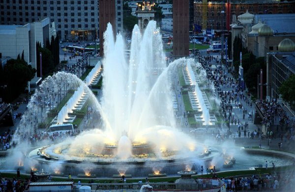 В Голландии соорудили фонтан в виде 220 пенисов