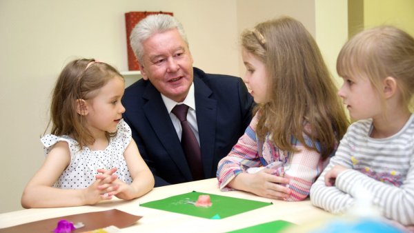 Собянин: В поселении Московский завершается строительство двух детских садов