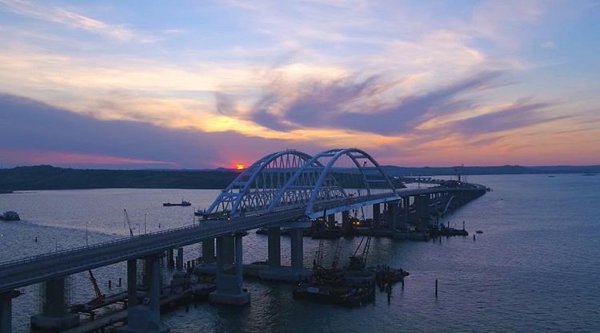 Новый рекорд: Количество автомобилей на Крымском мосту зашкаливает