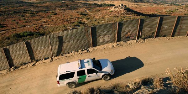 На американо-мексиканской границе расстреляли иммигранта