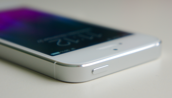 Apple специально выпустила iPhone 6 в продажу с бракованным корпусом