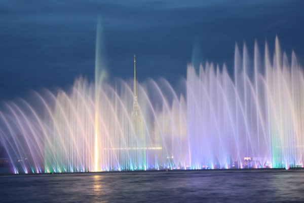 Жительница Брянска исполнила стриптиз в новом фонтане