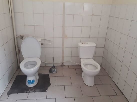 Снимок спаренного туалета в СБУ Львова «взорвал» Сеть