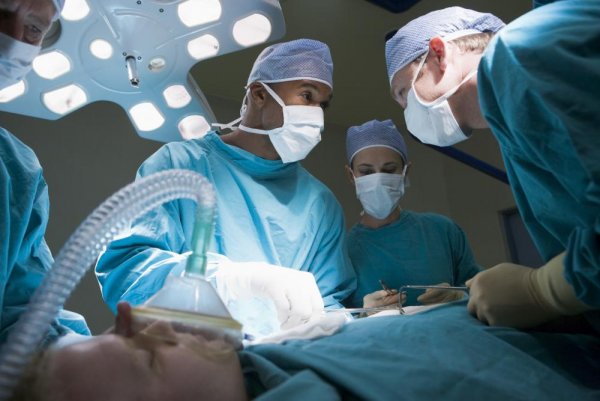 Хирурги из Тюмени вырезали у пациентки килограммовую щитовидку
