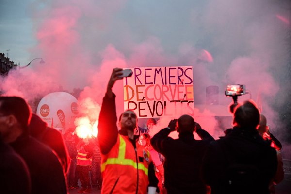 В Париже задержаны 24 участника митинга против Макрона