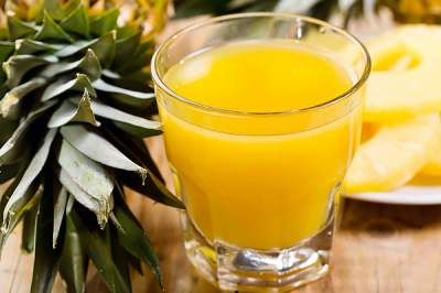 Врачи назвали фруктовый сок, полезный для кожи и глаз
