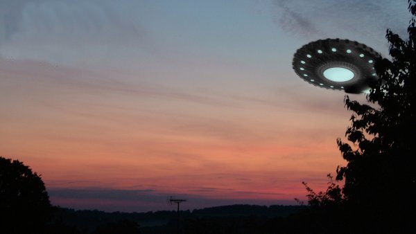 19-летний британец заснял НЛО в небе Бакингемшира