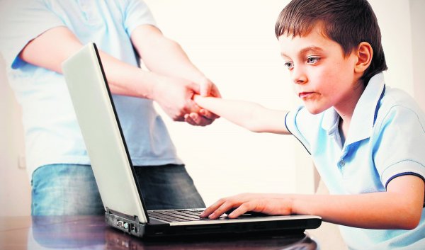 Соцсети, видеоигры и порно: Стали известны самые частые запросы детей в Интернете