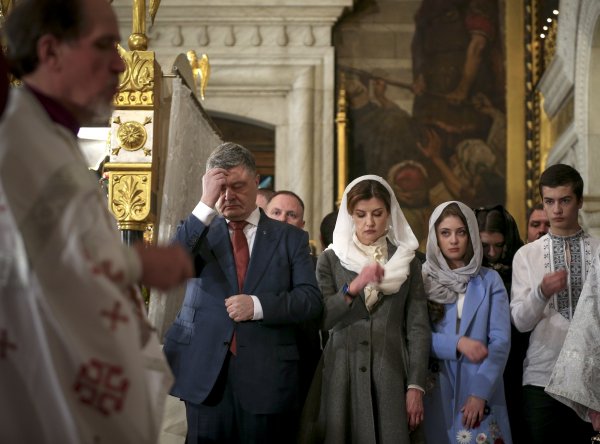 Порошенко призвал всех украинцев молиться о независимости УПЦ