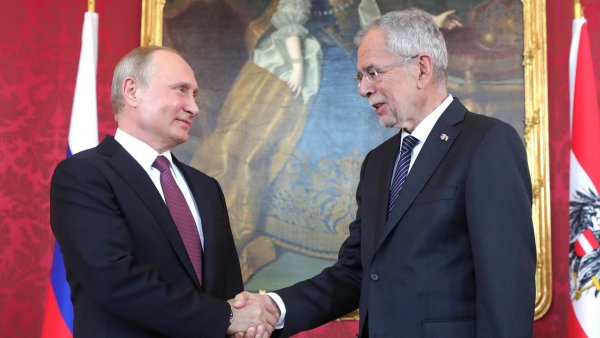 Путин: Россия и Австрия успешно противостоят попыткам пересмотра истории