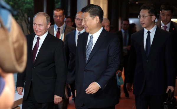 На встрече Путина с председателем КНР оркестр сыграл «Катюшу»