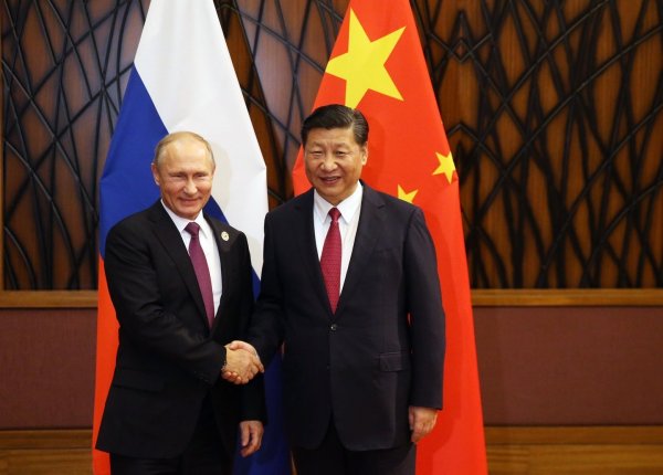 Путин подарил Си Цзиньпину русскую кедровую баню