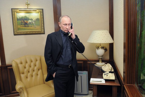 Порошенко и Путин пообщались по телефону