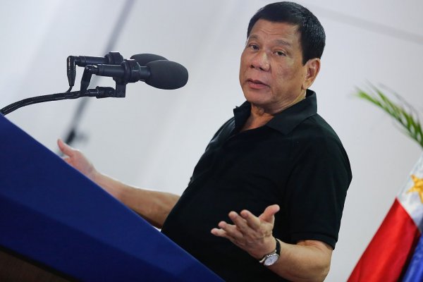 Президент Филиппин бесплатно раздаст гражданам оружие