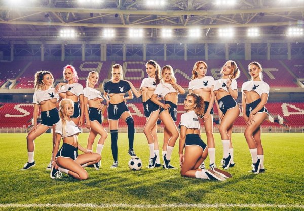 PLAYBOY представил футбольную сборную, состоящую из сексуальных девушек