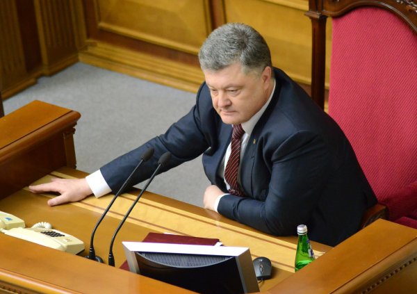 Отвлекает от реальных проблем: В Киеве рассказали, почему Порошенко заставляет украинцев учить мову