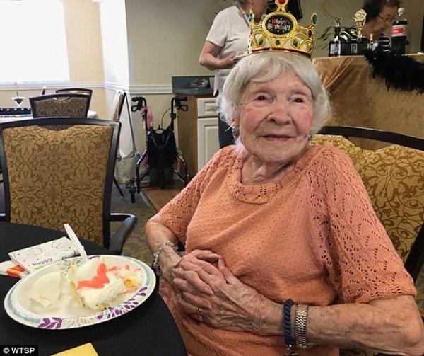 И пила, и курила: Жительница Флориды в 105-летний юбилей раскрыла рецепт своего долголетия