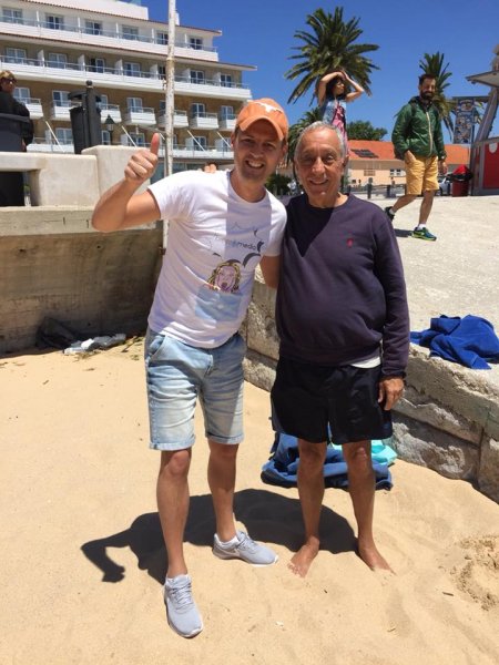 Житель Украины сфотографировался с португальским президентом на пляже в Лиссабоне