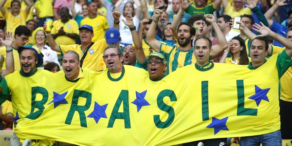 В Бразилии возмутились оскорблением россиянки со стороны своих фанатов после пошлой песни