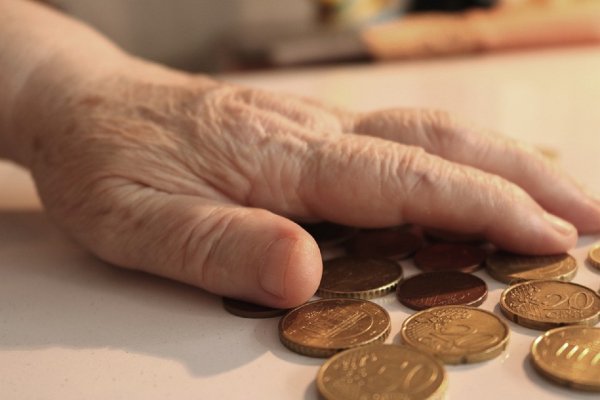 Поздний выход на пенсию в России хотят поощрить финансово