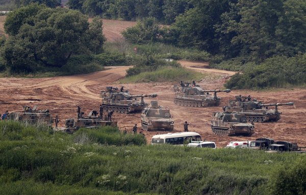 США временно отказались от военных учений с Южной Кореей