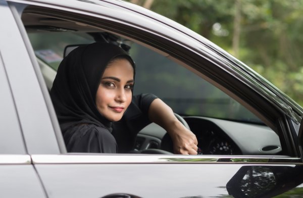Женщинам Саудовской Аравии разрешили водить автомобиль