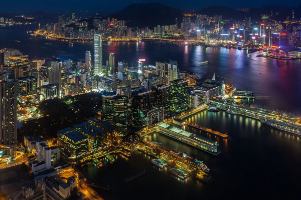 Гонконг признали самым дорогим городом в мире для проживания экспатов