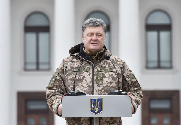 Порошенко готовится к введению военного положения на Украине
