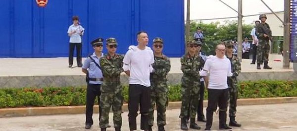 В Китае к смертной казни на спортивной площадке приговорили наркоторговцев