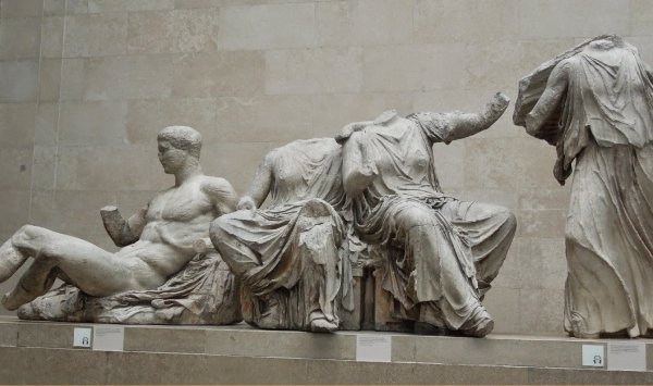Власти Греции требуют у Великобритании вернуть украденный мрамор Парфенона