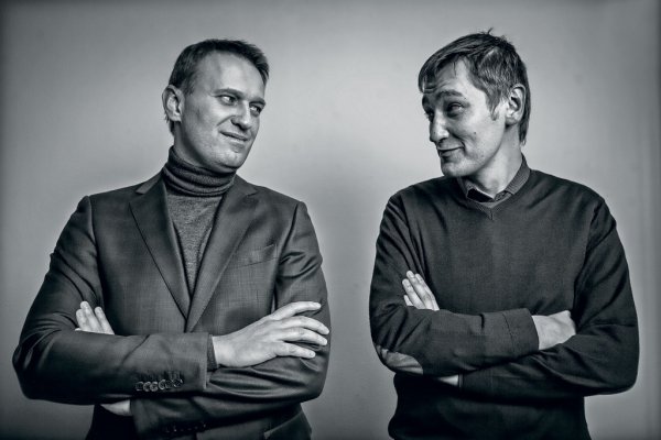 «Жду тебя, брателло!»: Олег Навальный выходит на свободу