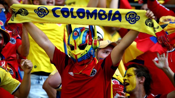 Колумбийца заставили извиниться за издевательства над фанатками в России