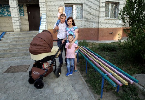 В Воронеже женщина в ожидании скорой родила на лавочке у подъезда