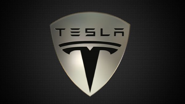 Tesla выпустит свой первый смартфон